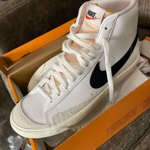 Nike White and Black High-Tops